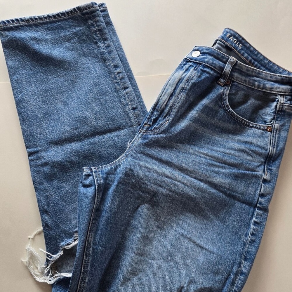 American Eagle Outfitters Light Wash Distressed Straight Leg Jeans - Picture 7 of 10